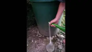 How much water fits in a condom?