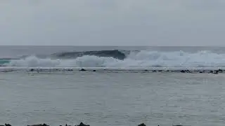 Perfect wave and empty line up, Cokes, Maldives