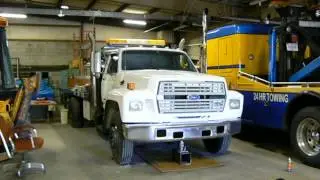 Вы когда-нибудь слышали о дизельном двигателе Ford 7.8? (Ford F700 Rollback)