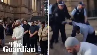 Police disperse praying Muslims during protests in Sydney