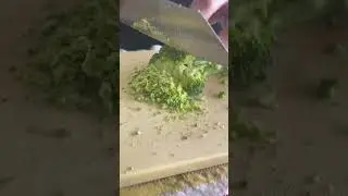 Broccoli into how many pieces? #fyp #knife #knifesharpening #shorts #knives #satisfying #cutting