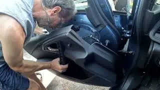 Opel Astra J - 1,6D, Kde je magnet?  Porucha reproduktoru nebo co?? Výměna za nové.