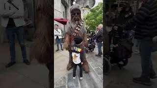 Chewy hug#starwars #disneyland #galaxysedge #chewbacca