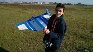 Delta de Sergio y Quino Guerrero, primer vuelo