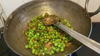 #hare matar ki majedar bihari ghughni💁🏼🤤