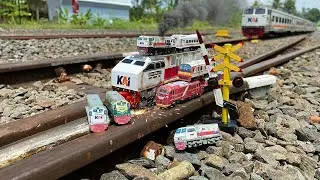 Drama Mencari dan Merakit Mainan Kereta Api CC203,CC206,CC201 Vintage Anjlok Di Rel Perlintasan
