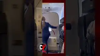 #shorts Ella es Anya, la azafata que la rompe con sus pantalones ajustados