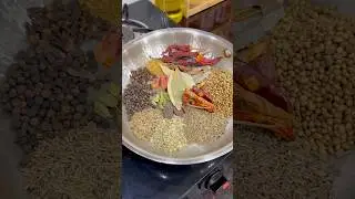 Mere khane ka *SECRET*🤫🤭 #nehabisht #ytshorts #pahadi #easyrecipe #kitchenkingmasala #garammasala