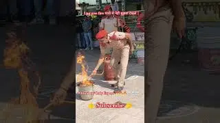 LPG🔥fire can't extinguish in water #fire​ #shorts​ #firefighter​ #viral​ #lpg​ #fire​ #fireman #odia