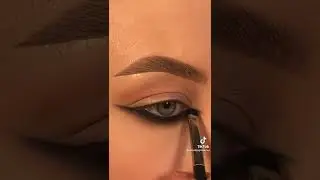 how to do reverse cat Eye makeup @alicekingmakeup #shorts #reversecateye
