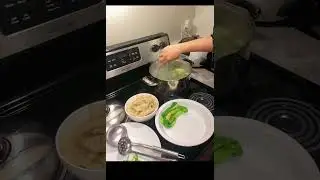 Simple wonton soup for cold and rainy weather. 