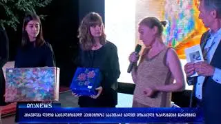 პირველმა ლედიმ აუქციონზე საკუთარი ხელით მოხატული ზარდახშები წარადგინა 21.09.2017
