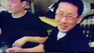 Deni de corea estan senando en el Restaurante Jamaro en Boston masachuse 