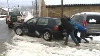 Copiosas nevadas y fuerte oleaje mantienen en alerta a 31 provincias espa&ntilde;olas