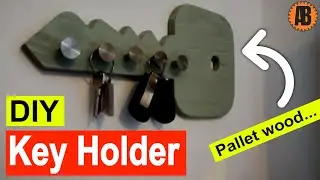 How to Make a Beautiful DIY Key Holder With Pallet Wood