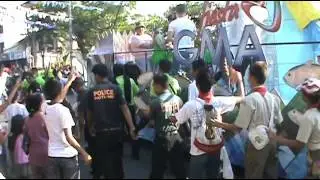 CJ Torida poses with Raniel during Bangust Festival 2012 parade