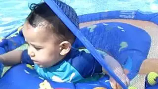 Ryan a la piscine