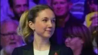 Funny 'blonde' moment by snooker referee Tatiana Woolaston