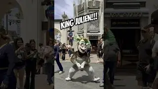 KING JULIEN at UNIVERSAL STUDIOS HOLLYWOOD #shorts #dance