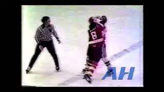 NHL Nov. 18, 1978 Bob Nystrom,NYI v Dave Hoyda,PHI New York Islanders Philadelphia Flyers