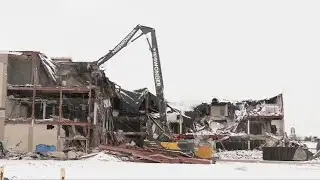Crews begin demolishing last portion of former Washington Mall