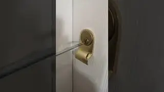 The London Locksmith hand picking Yale Rim Cylinder in 10 seconds
