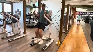 Roman Chair Knee Raises