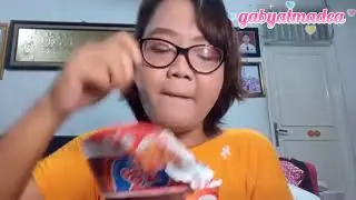 TUANG SAMBAL SEDIKIT AJA UDAH BIKIN MULUT AUTO KEBAKAR, Review Pop Mie Goreng Pedes Gledek