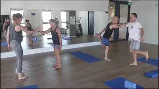 Partner Yoga. 🙂 🙏 | Йога в парах. 👯&zwj;♂️ | .יוגה בזוגות 🤸&zwj;♂️🤸&zwj;♀️
