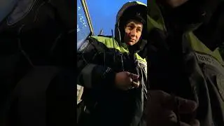 🤯 БОРЗЫЙ ПОЛИЦЕЙСКИЙ УГРОЖАЕТ И ТРЕБУЕТ ДОКУМЕНТЫ / ДПС / ПОЛИЦИЯ ОСТАНОВИЛА ТАКСИ #shorts #дпс
