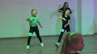 Первое Выступление Николь и Алисы