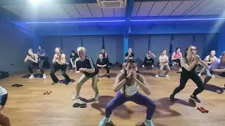 Core Strength Express – легкая тренировка с гантелями и ковриком (45 мин, высокая интенсивность)