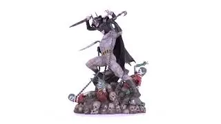 BATTLE STATUE: THE BATMAN WHO LAUGHS VS BATMAN