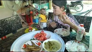 Baby Dodo So Much Enjoy When Join Lunch With Family, Dodo Make Funny While Get Meal