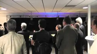 presentatie kunstwerk met vallend doek  en valdoeksysteem