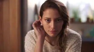 Sofia Chasseing - EOS Lipstick