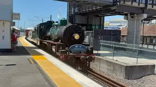 BB18 1/4 1089 &ldquo;Santa&rsquo;s Express&rdquo; through Boggo Road on a return run to Roma St 30/11/25.