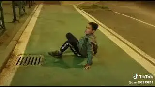 sgambetto micidiale, 😂🤣