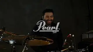 Tiago Bel&eacute;m no est&uacute;dio do QG da Pearl Brasil com Decade Maple