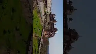 🇮🇳 tourist peeping through the orchha fort #orchhafort #orchha #mp #indiatravel #trending