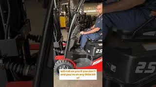 🦺 Safety First! #forklift #forkliftsafety