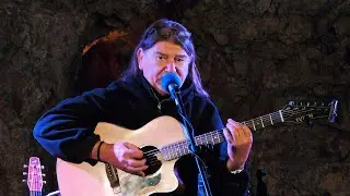 Jeskyně Výpustek, Bokomara Trio a Šany Šanclová „Lustr nebo můra“ (4K)