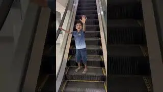 Funny  escalator  😍No fear baby#shorts#youtubeshorts #ytshorts #trending #shortvideo