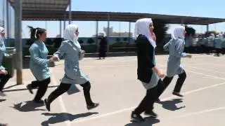 التدريب على كيفية الاخلاء في حالات الطوارئ في مدرسة بنات العودة الأساسية