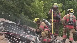 Fire kills 2 cats, causes arcing power line in SE Portland