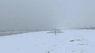 Rimini sotto la neve, la spiaggia è suggestiva tutta imbiancata