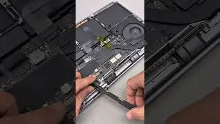 MacBook Pro mit Displayschaden 😭 #macbook #macbookpro #display #repair #electronics #diy #laptop