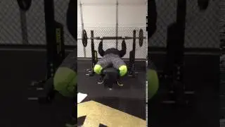 multi grip bar bench press