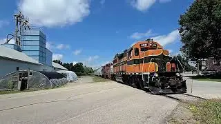 15 Second Train Horn Blast Across Highway, Cars Nearly Rocking Off The Tracks! #trains #trainhorn