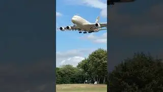This GIANT is here! Etihad Airbus A380 arrives at London Heathrow
